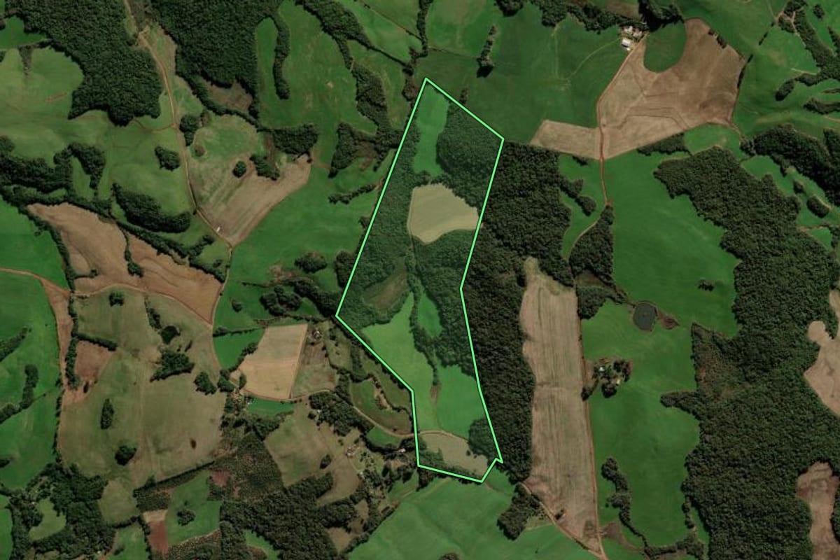Imagem de satélite do imóvel rural em Ibirapuitã (RS), com o contorno declarado no CAR desenhado por cima.