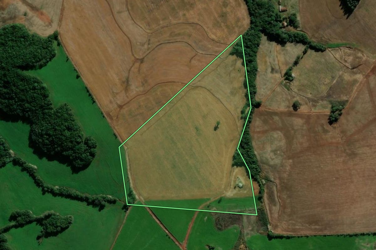 Imagem de satélite do imóvel rural em Ibirapuitã (RS), com o contorno declarado no CAR desenhado por cima.