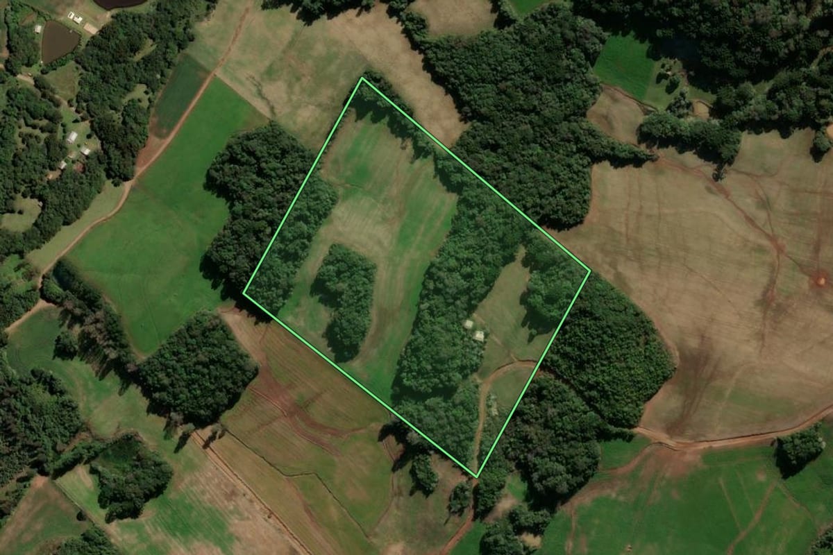 Imagem de satélite do imóvel rural em Ibirapuitã (RS), com o contorno declarado no CAR desenhado por cima.