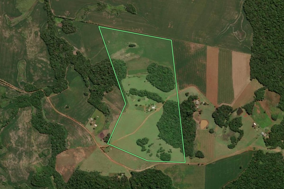 Imagem de satélite do imóvel rural em Ibirapuitã (RS), com o contorno declarado no CAR desenhado por cima.