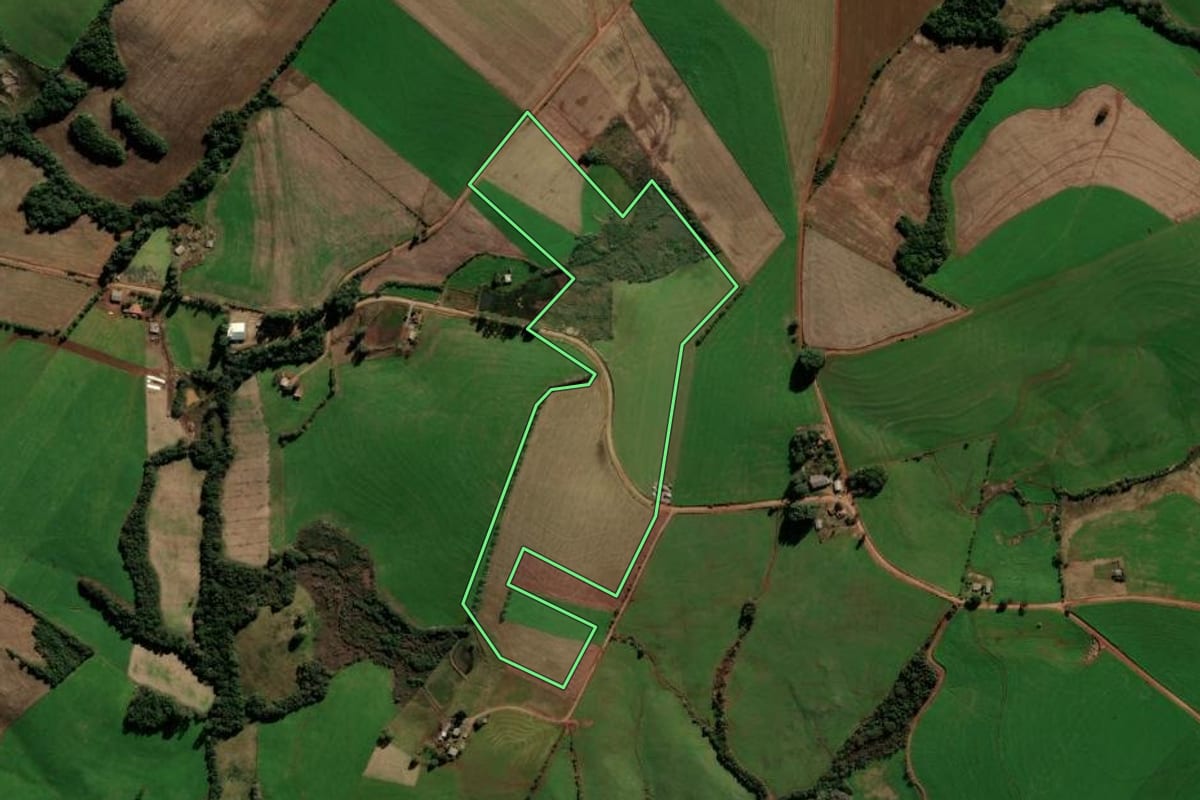 Imagem de satélite do imóvel rural em Ibirapuitã (RS), com o contorno declarado no CAR desenhado por cima.