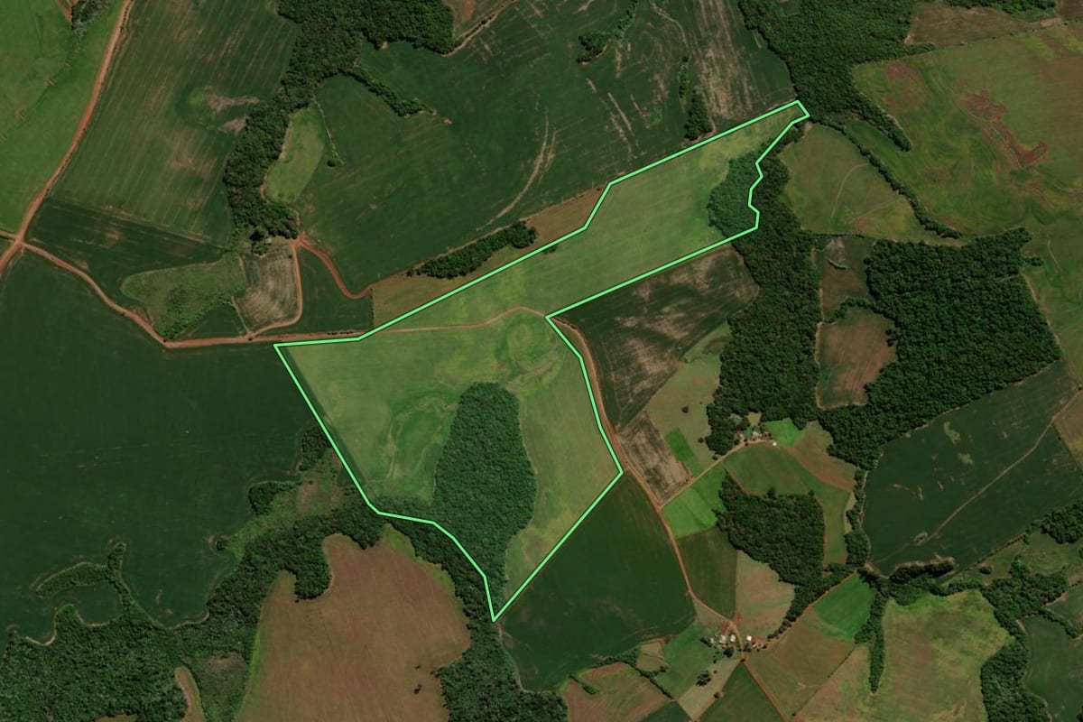 Imagem de satélite do imóvel rural em Ibirapuitã (RS), com o contorno declarado no CAR desenhado por cima.