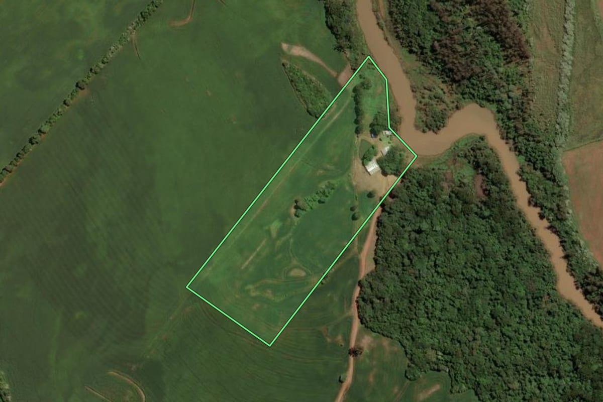 Imagem de satélite do imóvel rural em Ibirapuitã (RS), com o contorno declarado no CAR desenhado por cima.