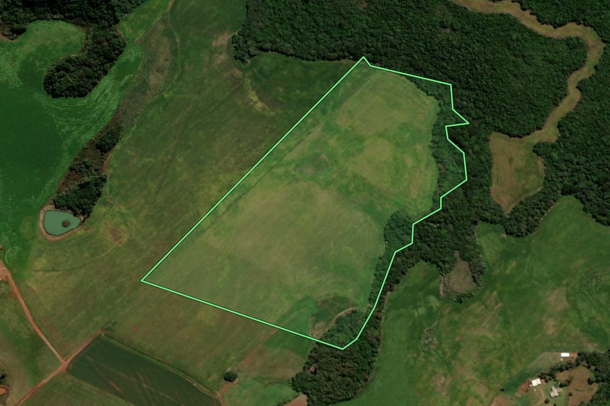 Imagem de satélite do imóvel rural em Ibirapuitã (RS), com o contorno declarado no CAR desenhado por cima.