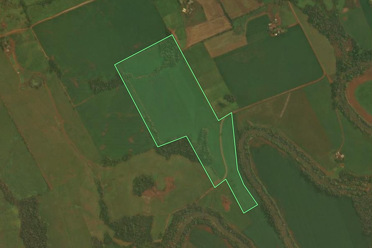 Imagem de satélite do imóvel rural em Ibirubá (RS), com o contorno declarado no CAR desenhado por cima.