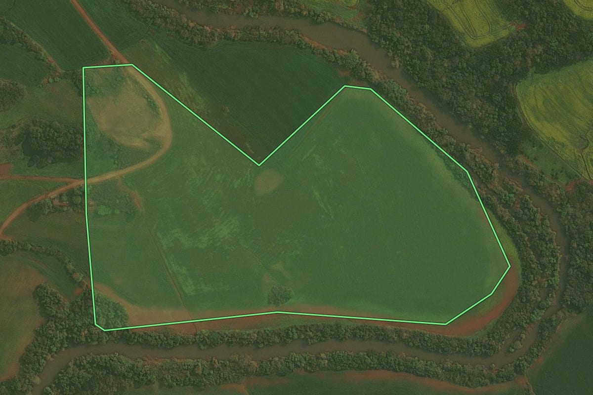 Imagem de satélite do imóvel rural em Ibirubá (RS), com o contorno declarado no CAR desenhado por cima.