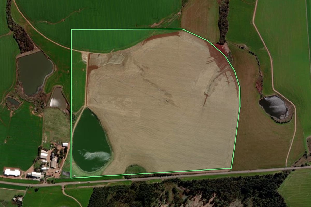 Imagem de satélite do imóvel rural em Ibirubá (RS), com o contorno declarado no CAR desenhado por cima.