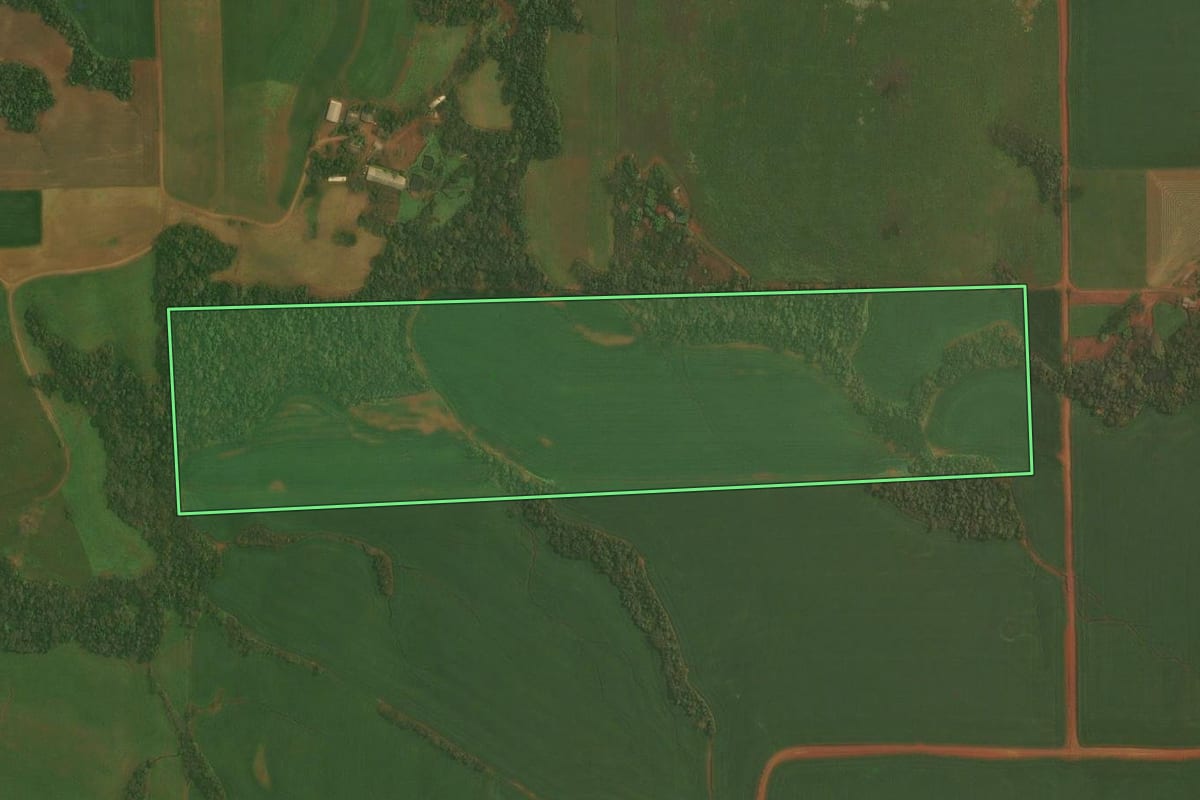 Imagem de satélite do imóvel rural em Ibirubá (RS), com o contorno declarado no CAR desenhado por cima.