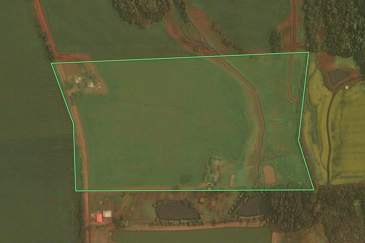 Imagem de satélite do imóvel rural em Ibirubá (RS), com o contorno declarado no CAR desenhado por cima.
