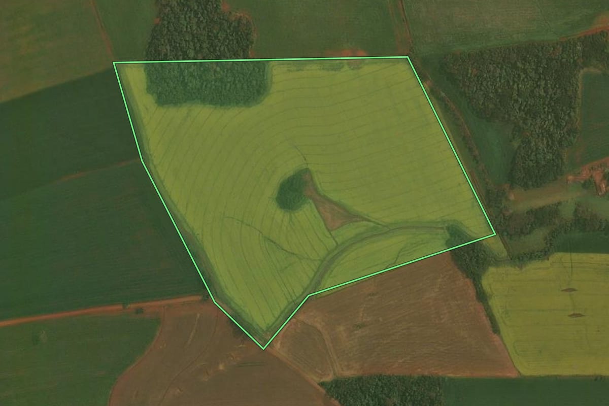 Imagem de satélite do imóvel rural em Ibirubá (RS), com o contorno declarado no CAR desenhado por cima.