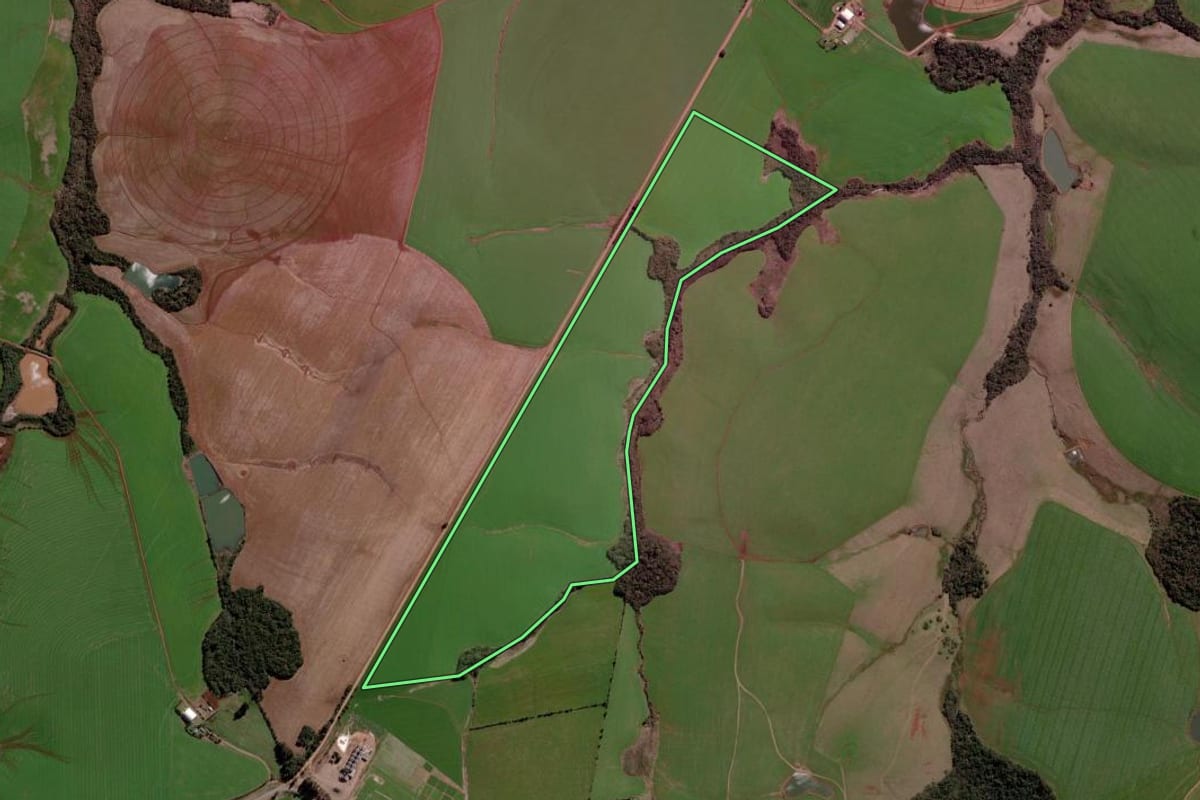 Imagem de satélite do imóvel rural em Ibirubá (RS), com o contorno declarado no CAR desenhado por cima.