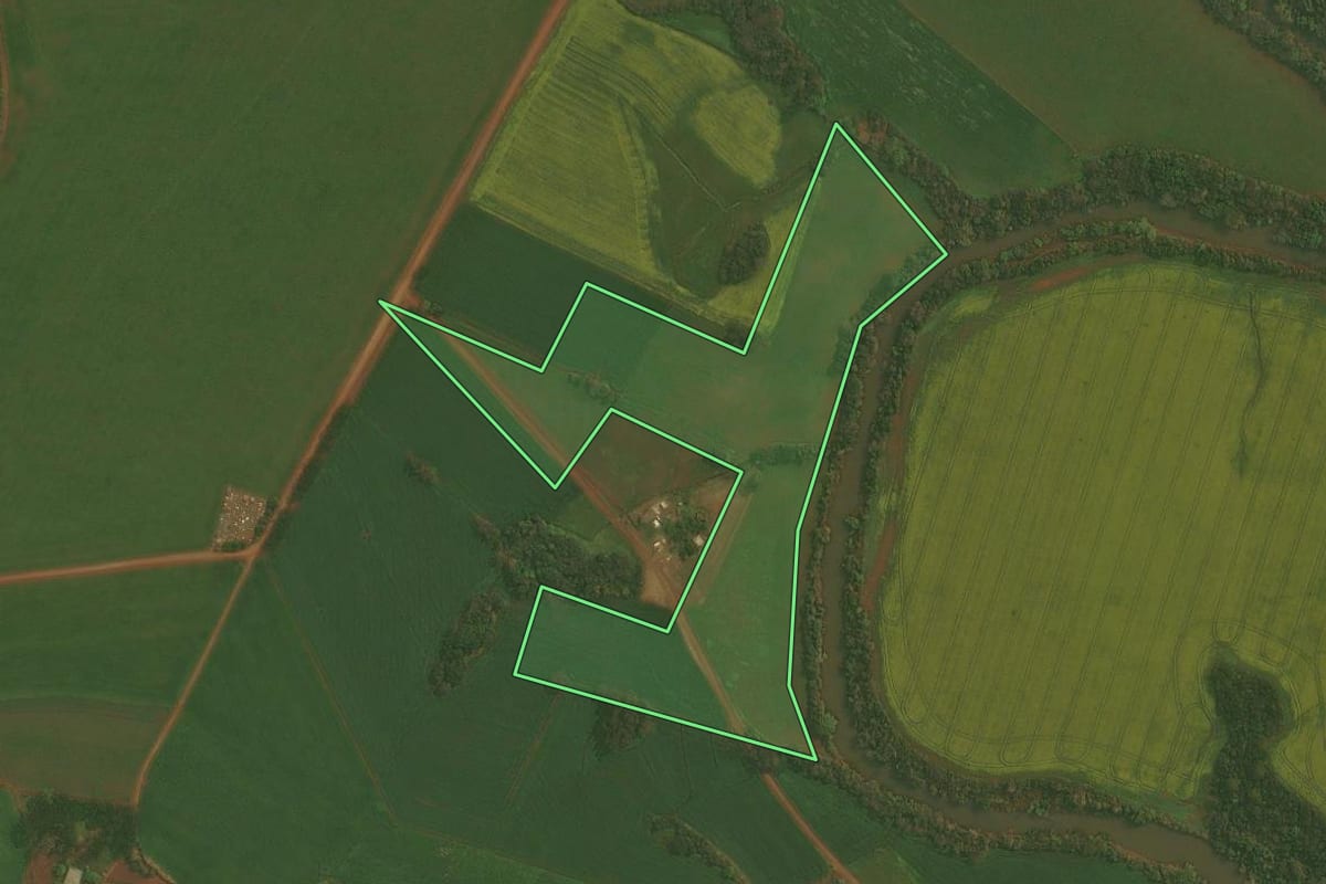 Imagem de satélite do imóvel rural em Ibirubá (RS), com o contorno declarado no CAR desenhado por cima.