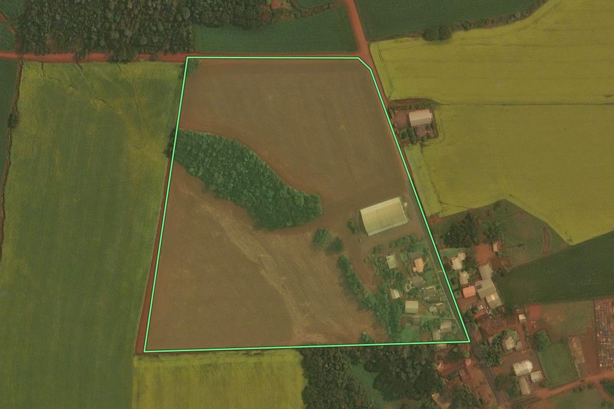 Imagem de satélite do imóvel rural em Ibirubá (RS), com o contorno declarado no CAR desenhado por cima.