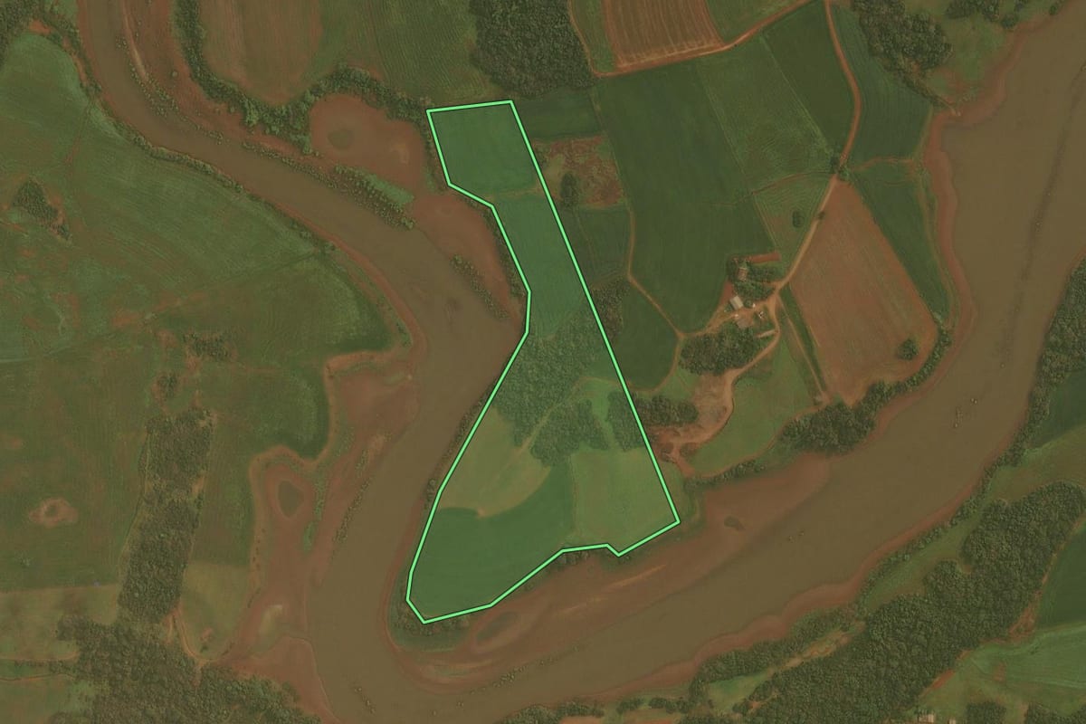 Imagem de satélite do imóvel rural em Ibirubá (RS), com o contorno declarado no CAR desenhado por cima.