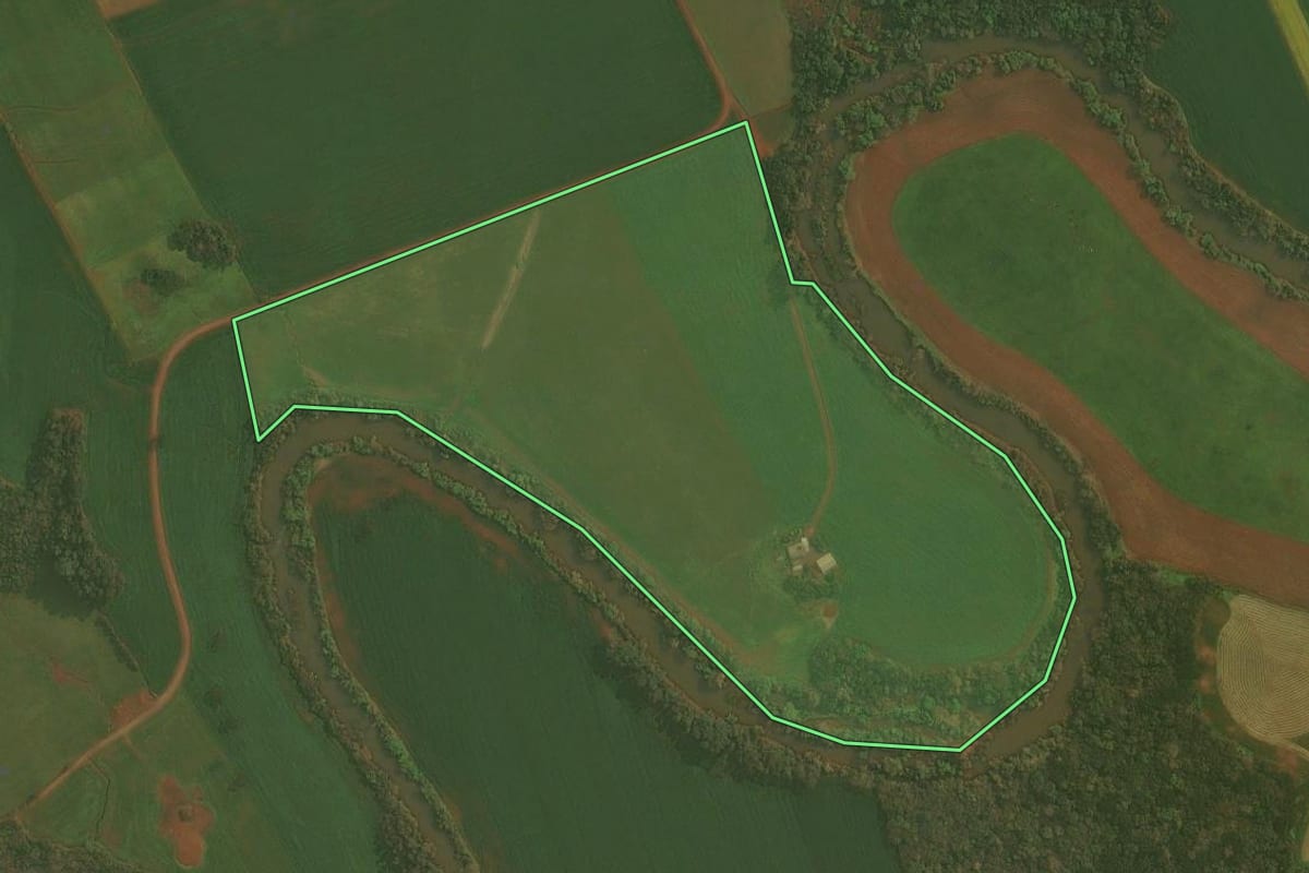 Imagem de satélite do imóvel rural em Ibirubá (RS), com o contorno declarado no CAR desenhado por cima.