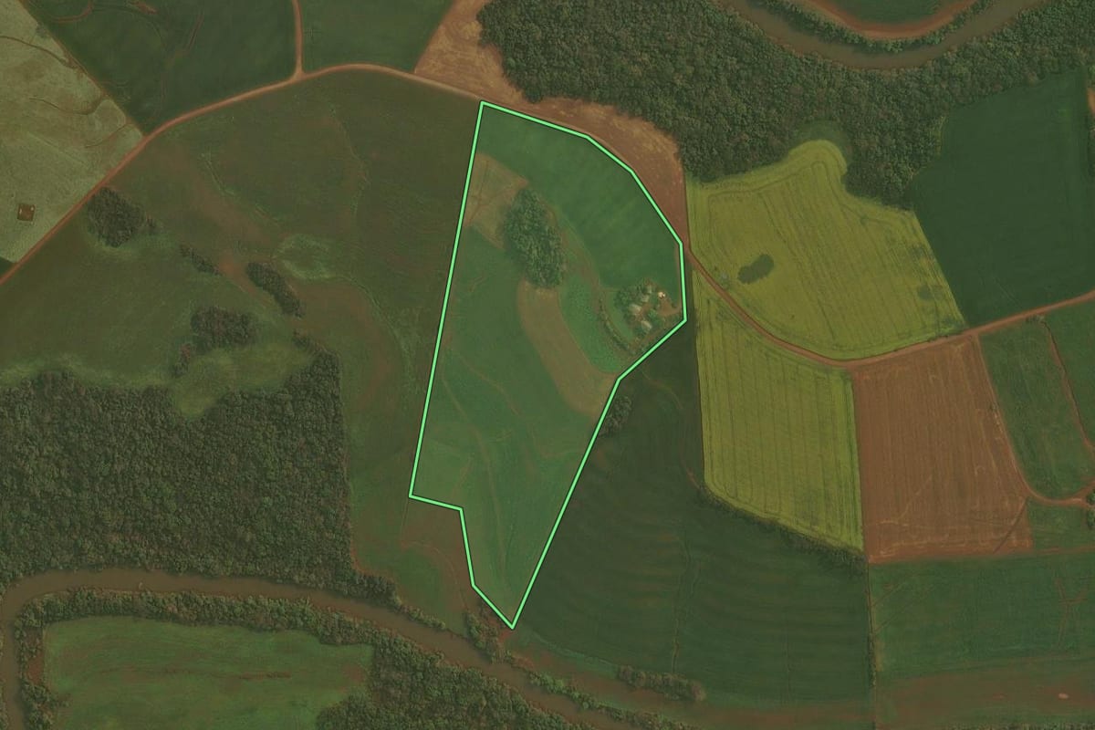 Imagem de satélite do imóvel rural em Ibirubá (RS), com o contorno declarado no CAR desenhado por cima.