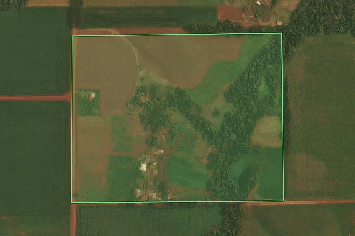 Imagem de satélite do imóvel rural em Ibirubá (RS), com o contorno declarado no CAR desenhado por cima.