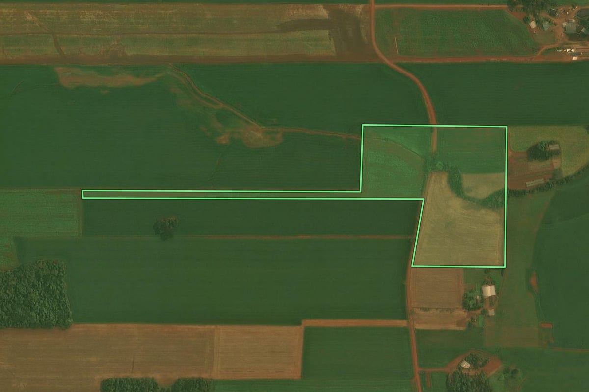 Imagem de satélite do imóvel rural em Ibirubá (RS), com o contorno declarado no CAR desenhado por cima.