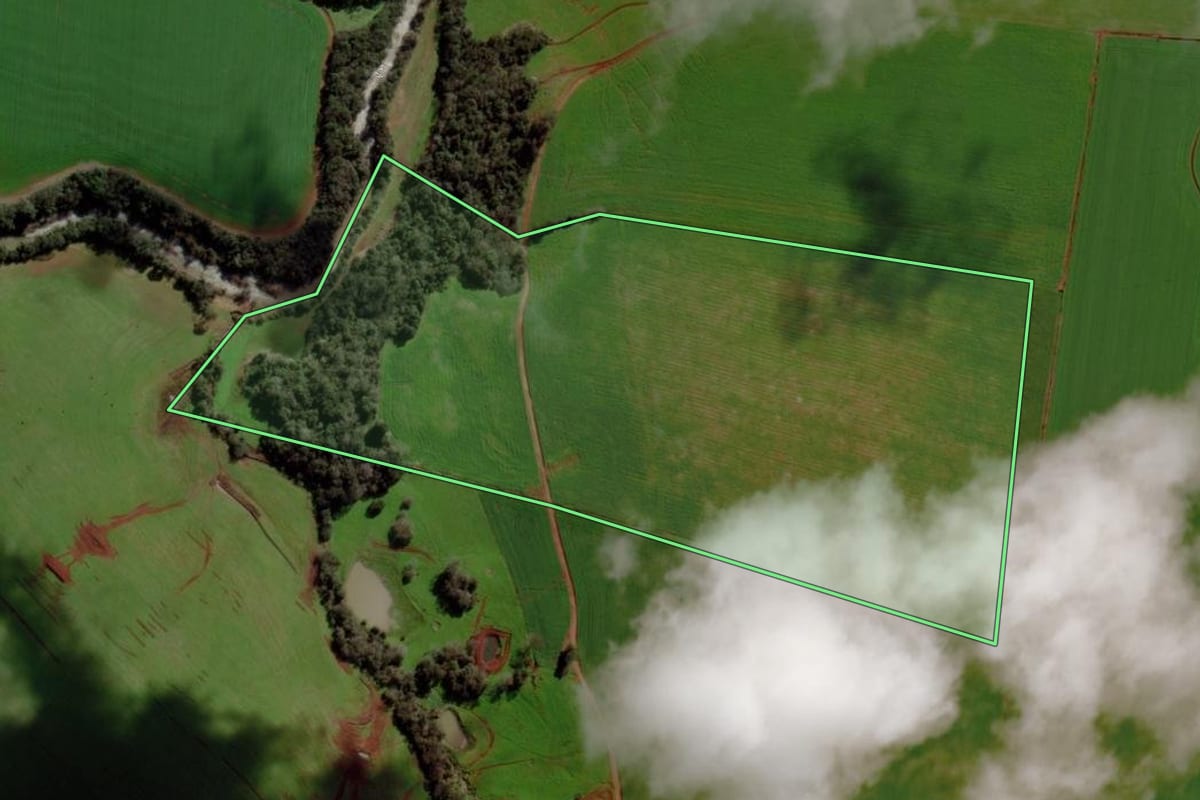 Imagem de satélite do imóvel rural em Ibirubá (RS), com o contorno declarado no CAR desenhado por cima.