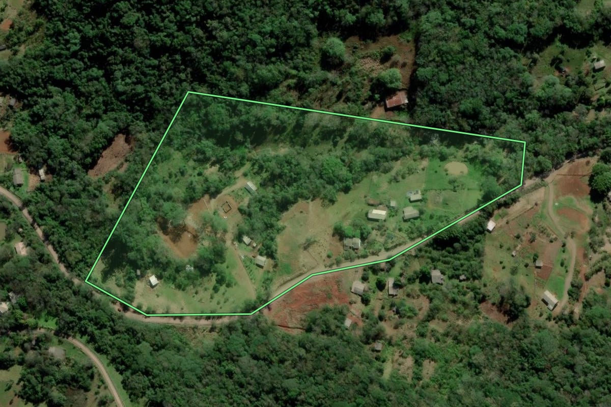 Imagem de satélite do imóvel rural em Igrejinha (RS), com o contorno declarado no CAR desenhado por cima.