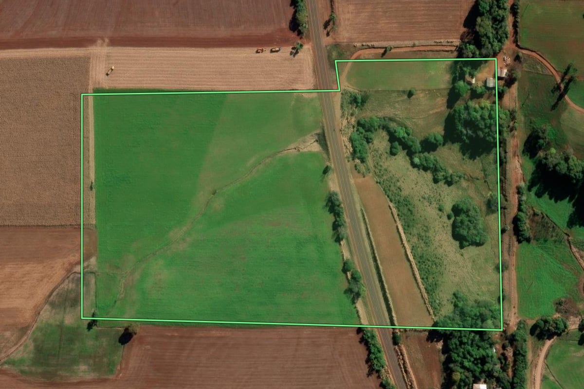 Imagem de satélite do imóvel rural em Ijuí (RS), com o contorno declarado no CAR desenhado por cima.