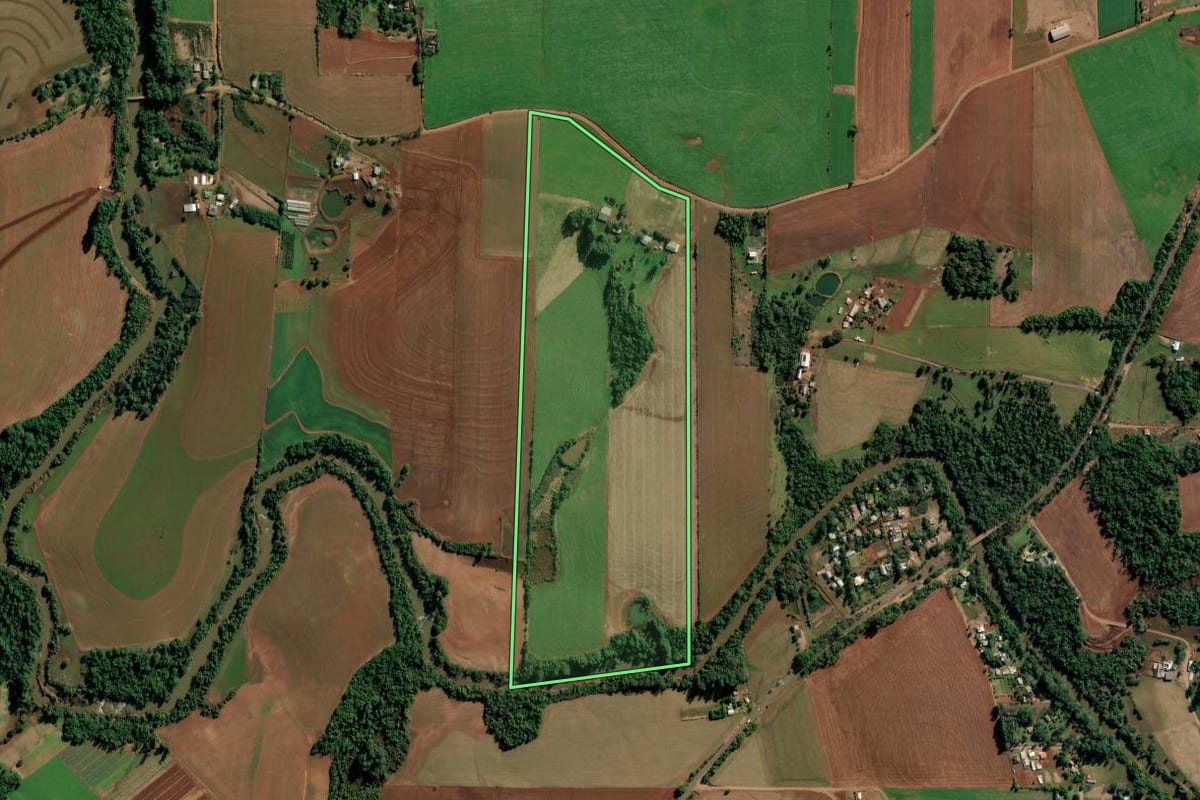 Imagem de satélite do imóvel rural em Ijuí (RS), com o contorno declarado no CAR desenhado por cima.