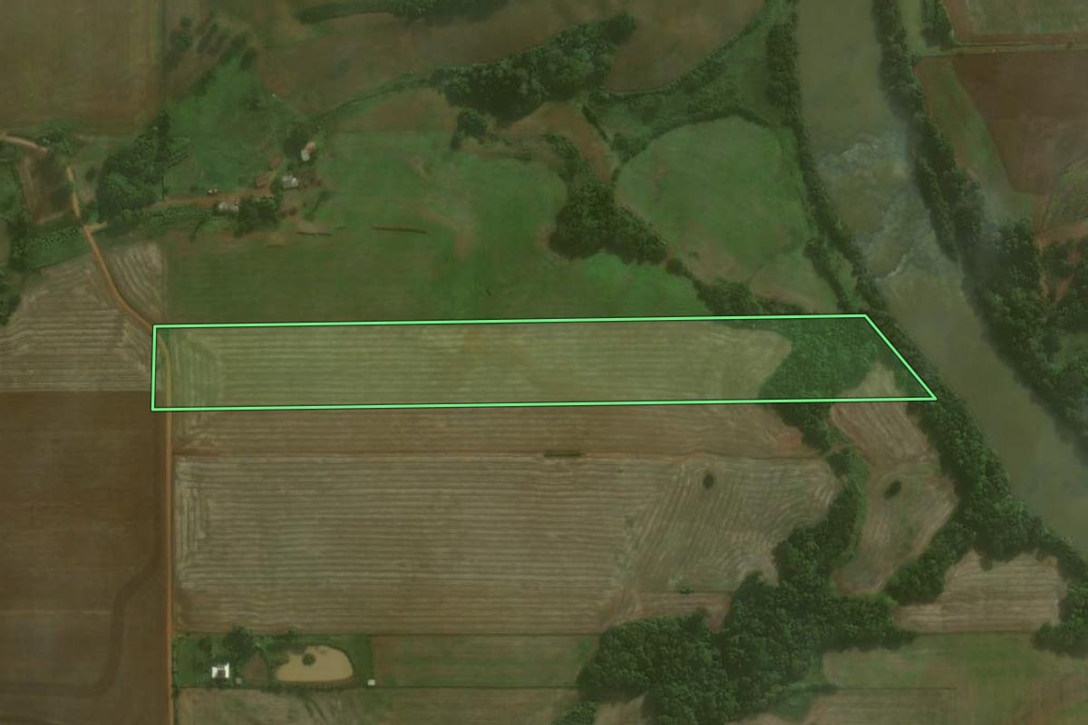 Imagem de satélite do imóvel rural em Ijuí (RS), com o contorno declarado no CAR desenhado por cima.