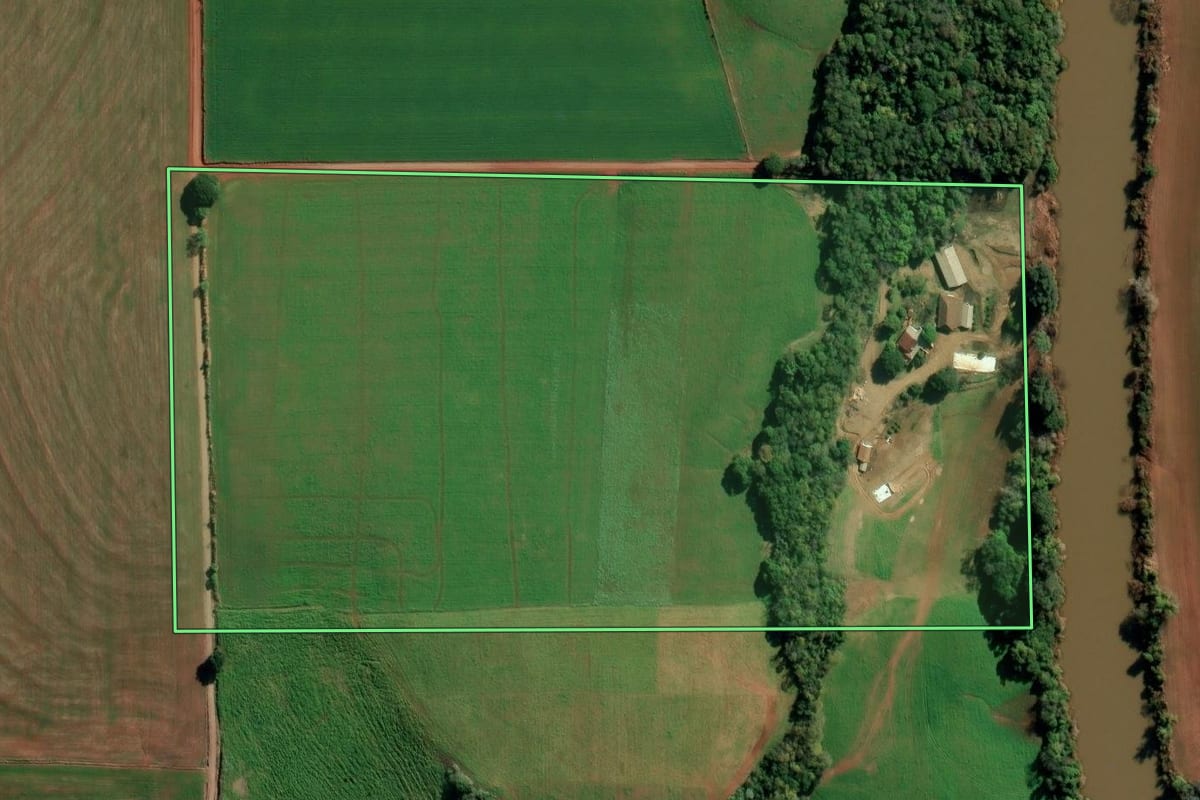 Imagem de satélite do imóvel rural em Ijuí (RS), com o contorno declarado no CAR desenhado por cima.