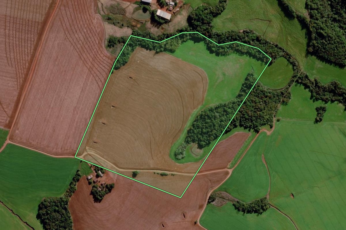 Imagem de satélite do imóvel rural em Ijuí (RS), com o contorno declarado no CAR desenhado por cima.