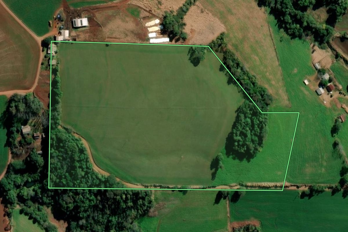 Imagem de satélite do imóvel rural em Ijuí (RS), com o contorno declarado no CAR desenhado por cima.