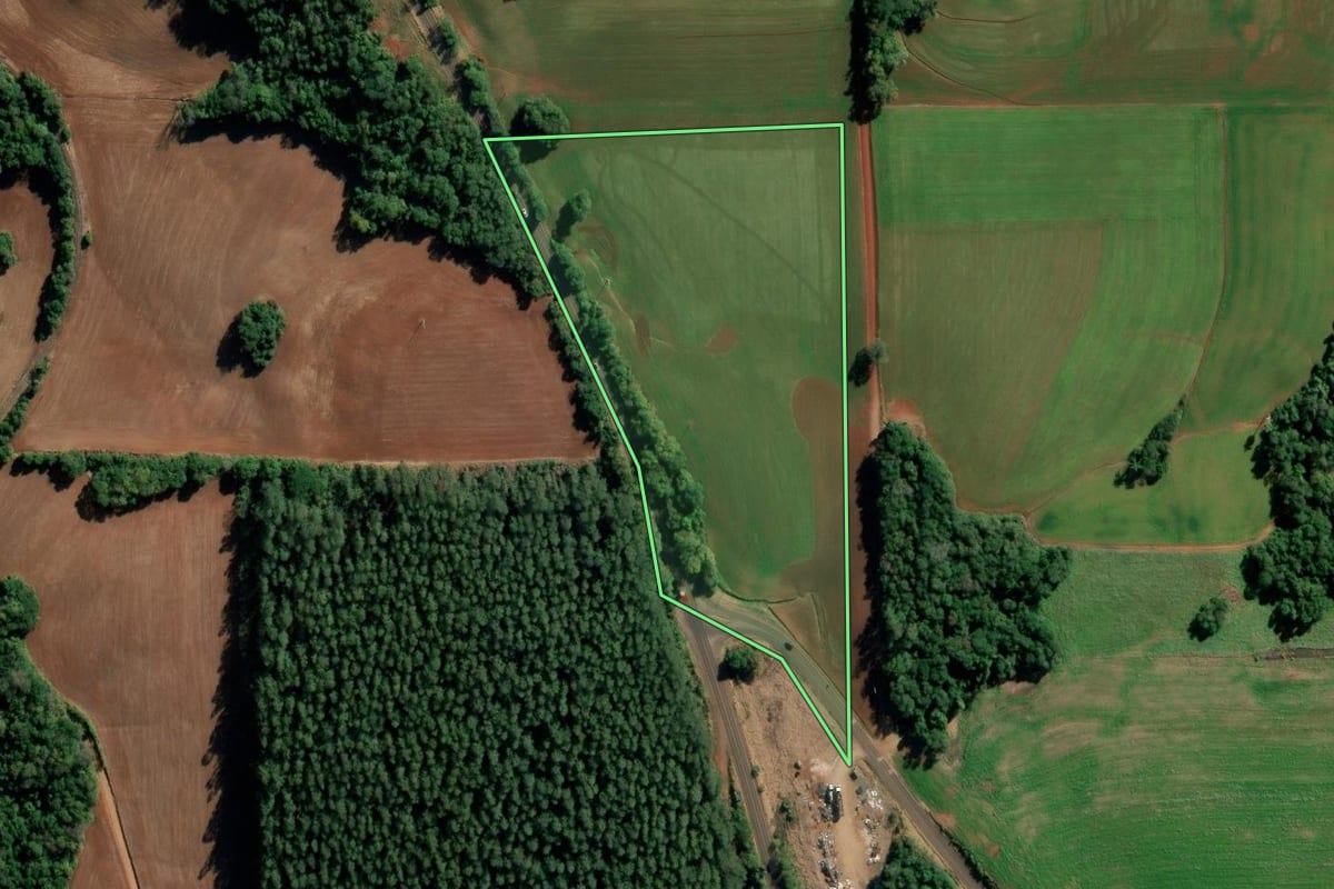 Imagem de satélite do imóvel rural em Ijuí (RS), com o contorno declarado no CAR desenhado por cima.