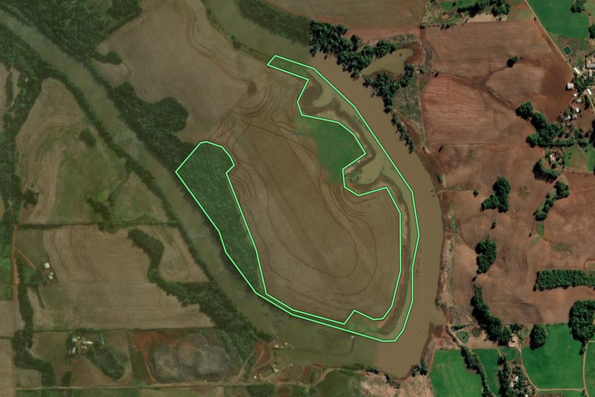 Imagem de satélite do imóvel rural em Ijuí (RS), com o contorno declarado no CAR desenhado por cima.
