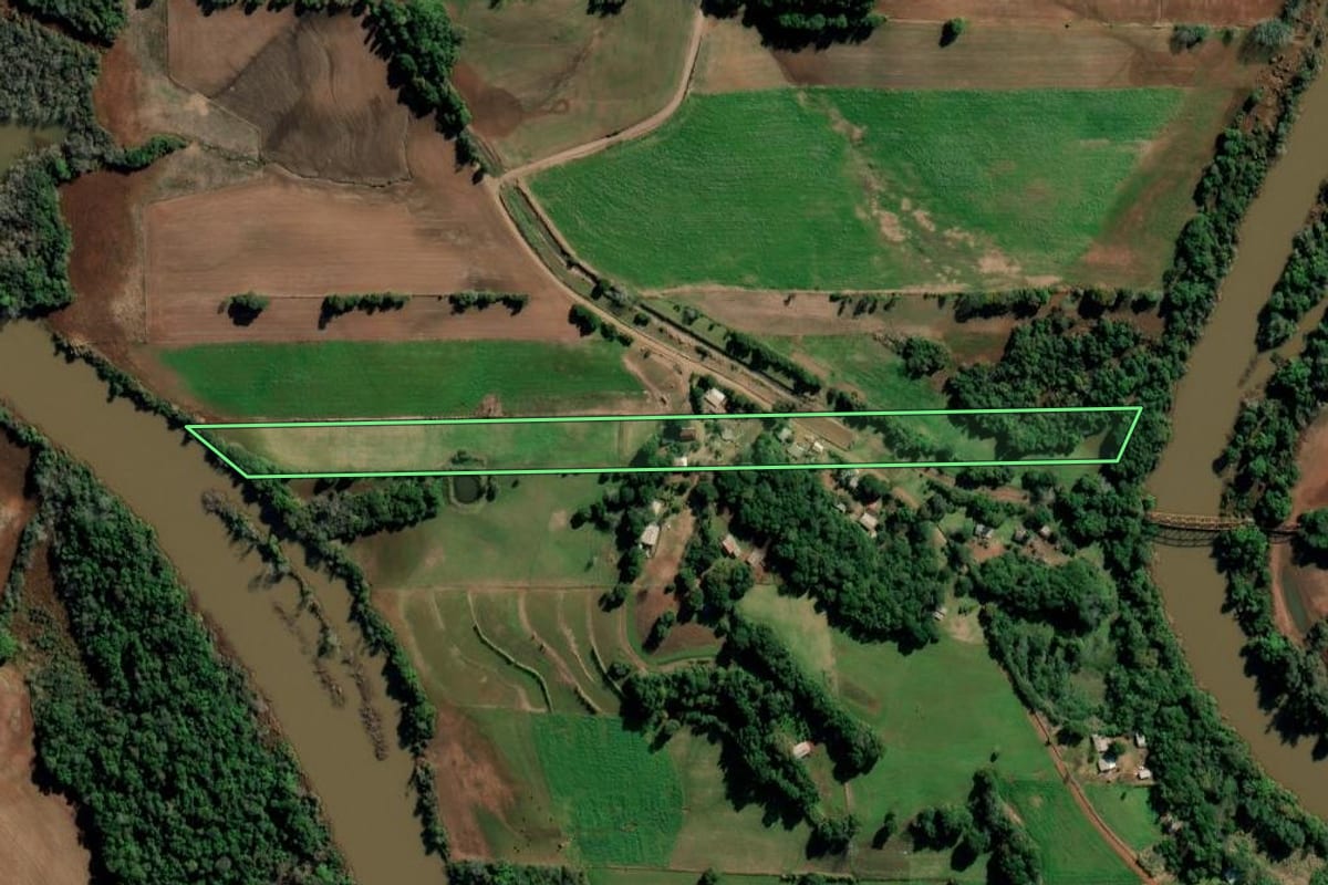 Imagem de satélite do imóvel rural em Ijuí (RS), com o contorno declarado no CAR desenhado por cima.