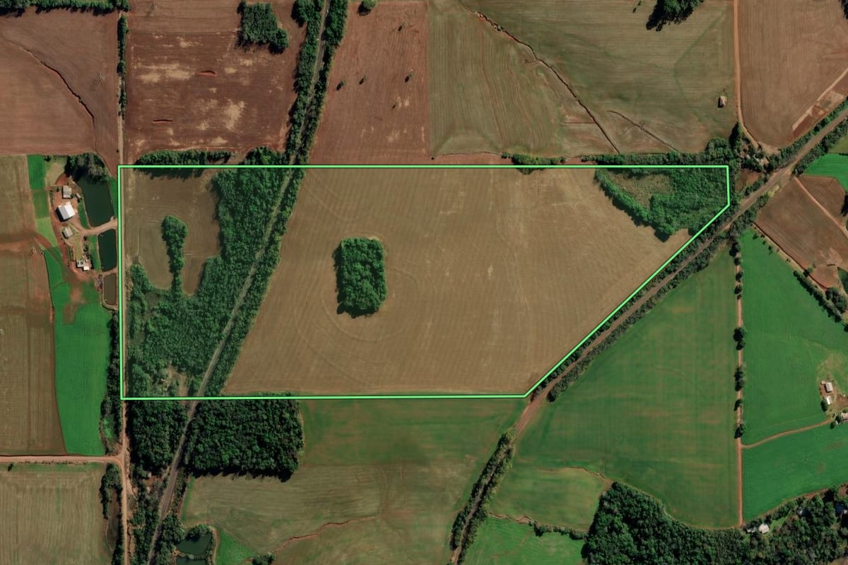 Imagem de satélite do imóvel rural em Ijuí (RS), com o contorno declarado no CAR desenhado por cima.