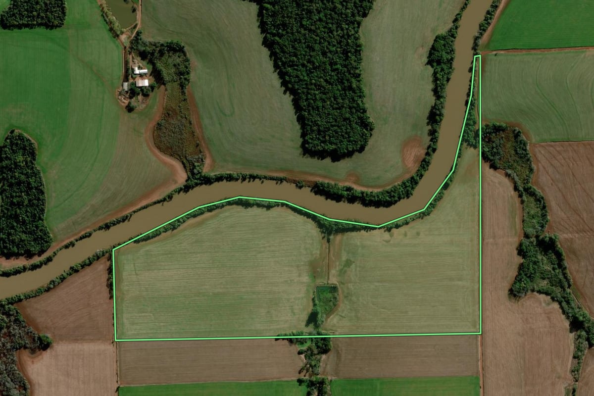 Imagem de satélite do imóvel rural em Ijuí (RS), com o contorno declarado no CAR desenhado por cima.