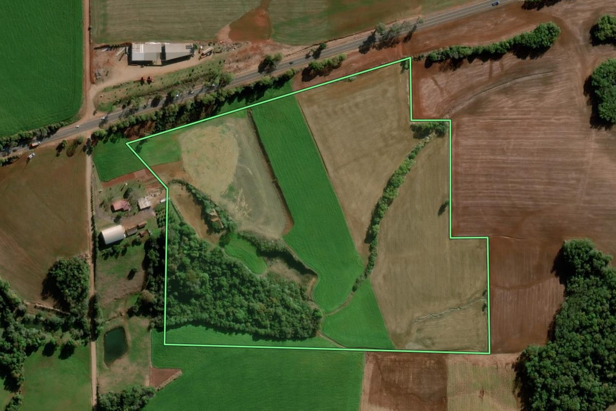 Imagem de satélite do imóvel rural em Ijuí (RS), com o contorno declarado no CAR desenhado por cima.