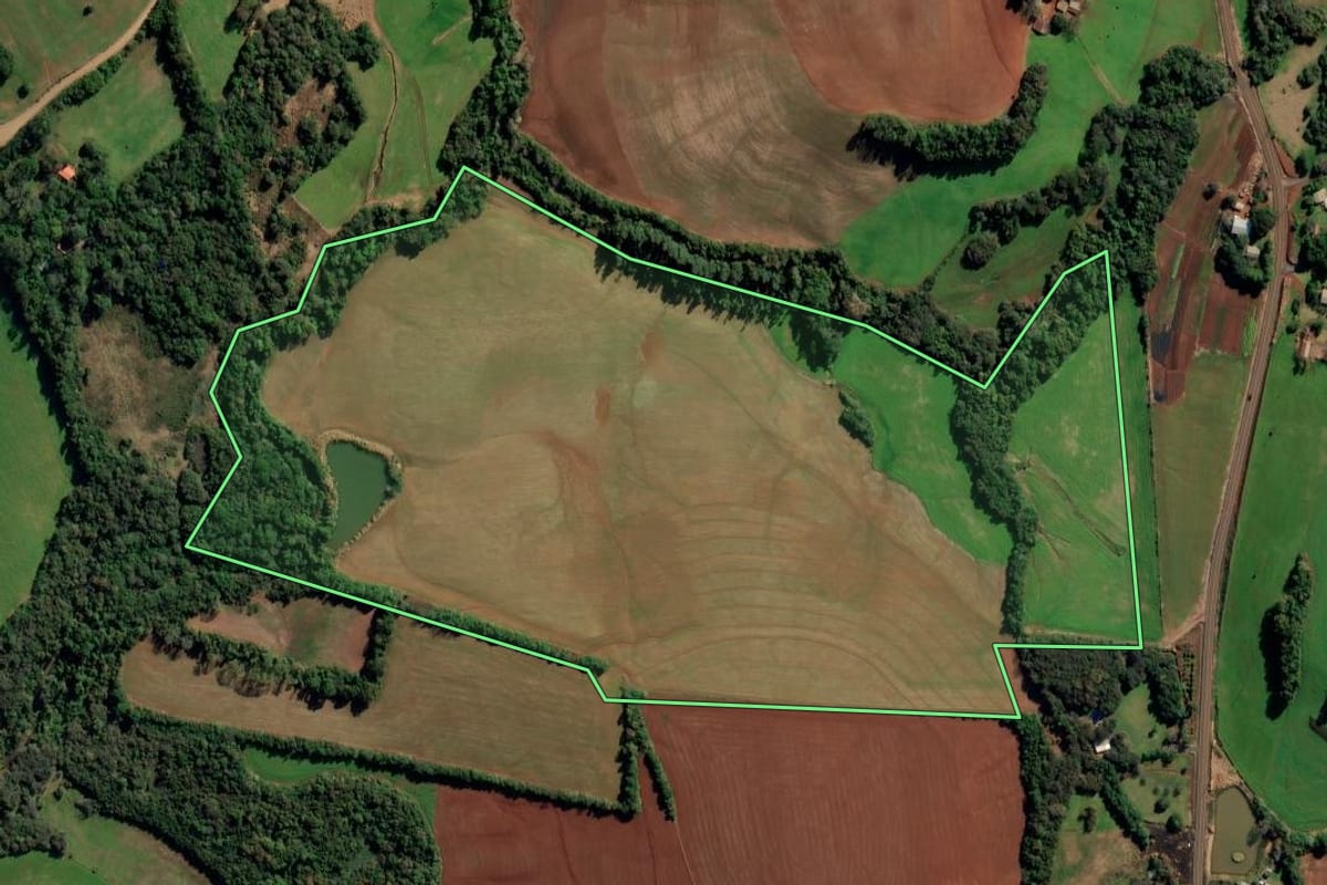 Imagem de satélite do imóvel rural em Ijuí (RS), com o contorno declarado no CAR desenhado por cima.