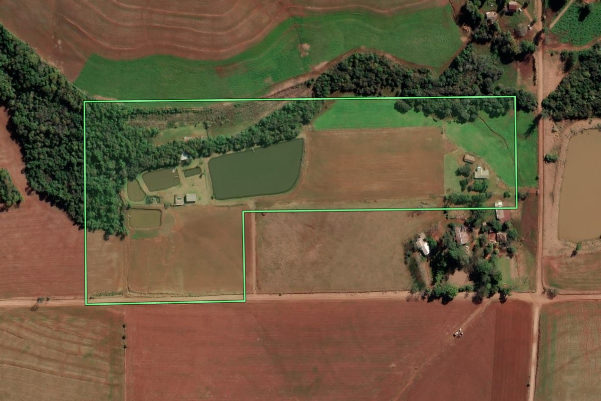 Imagem de satélite do imóvel rural em Ijuí (RS), com o contorno declarado no CAR desenhado por cima.