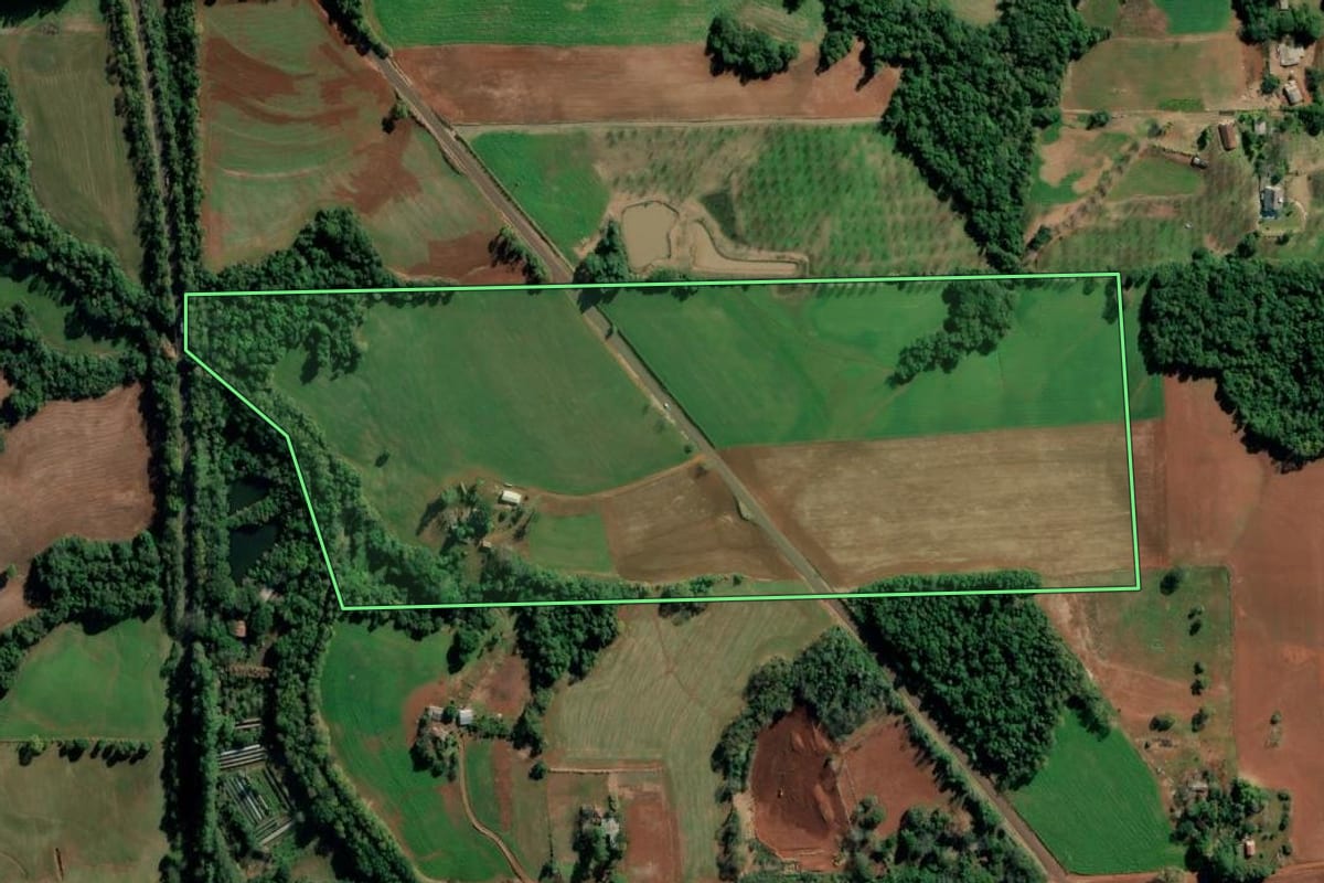 Imagem de satélite do imóvel rural em Ijuí (RS), com o contorno declarado no CAR desenhado por cima.