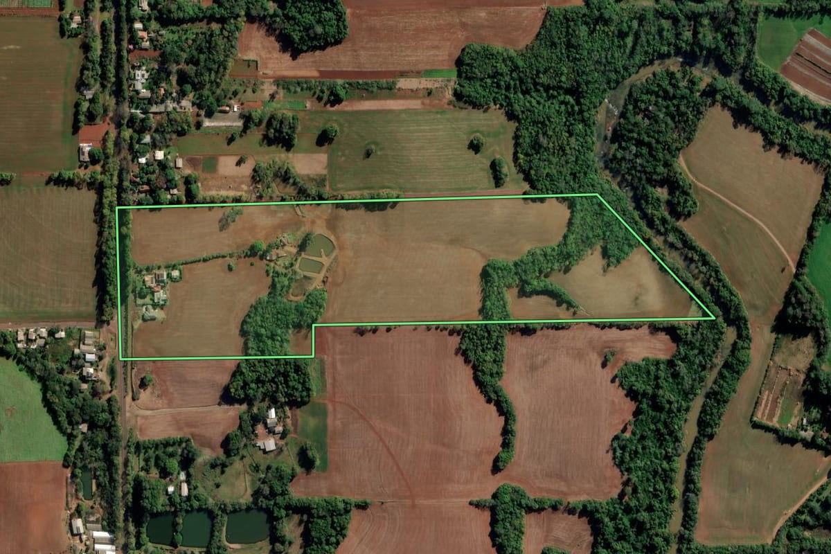 Imagem de satélite do imóvel rural em Ijuí (RS), com o contorno declarado no CAR desenhado por cima.
