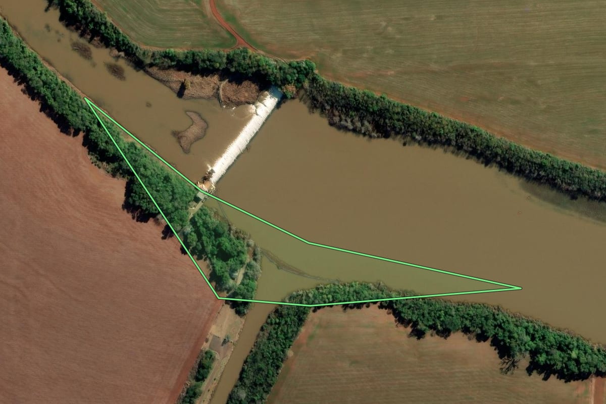 Imagem de satélite do imóvel rural em Ijuí (RS), com o contorno declarado no CAR desenhado por cima.