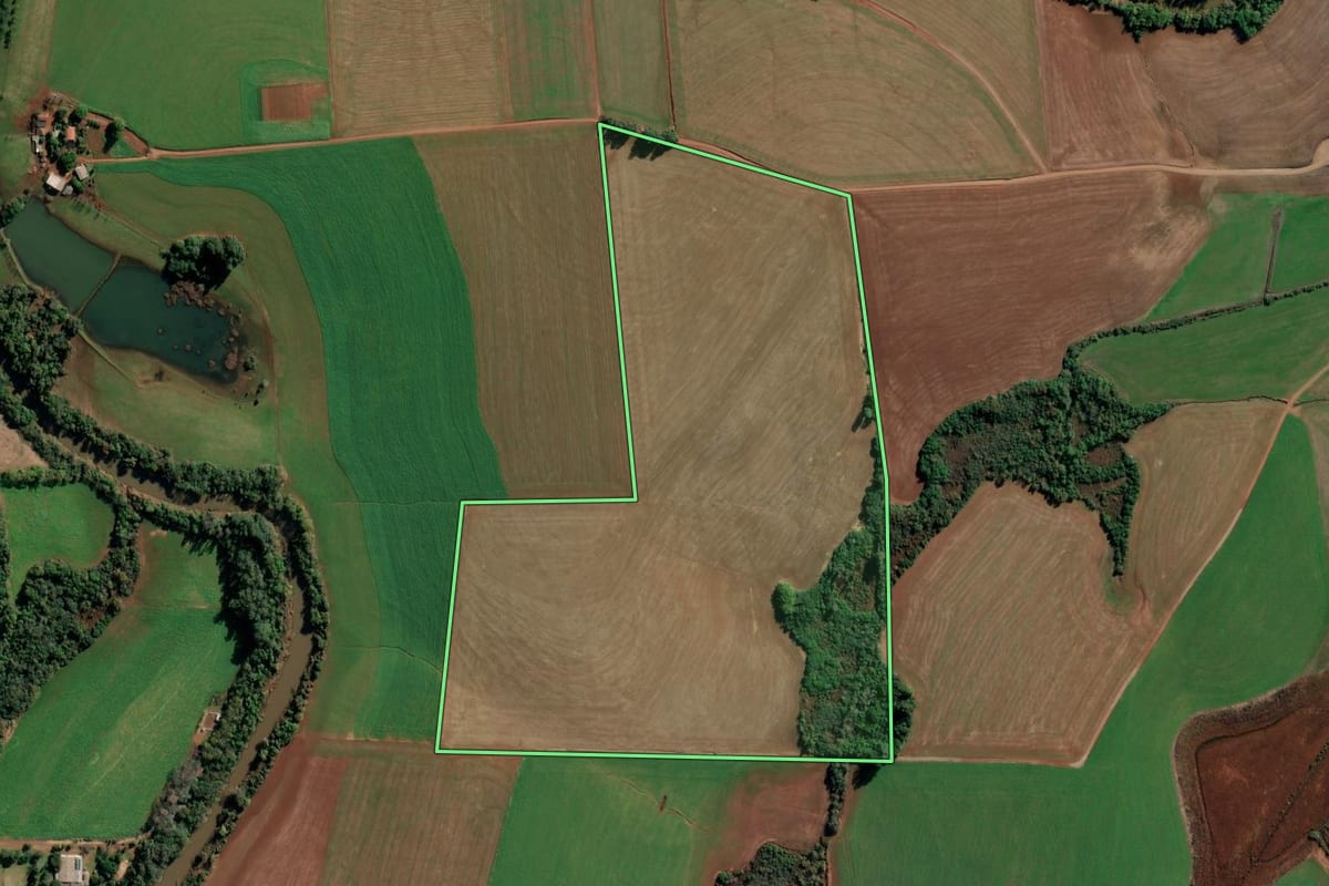 Imagem de satélite do imóvel rural em Ijuí (RS), com o contorno declarado no CAR desenhado por cima.
