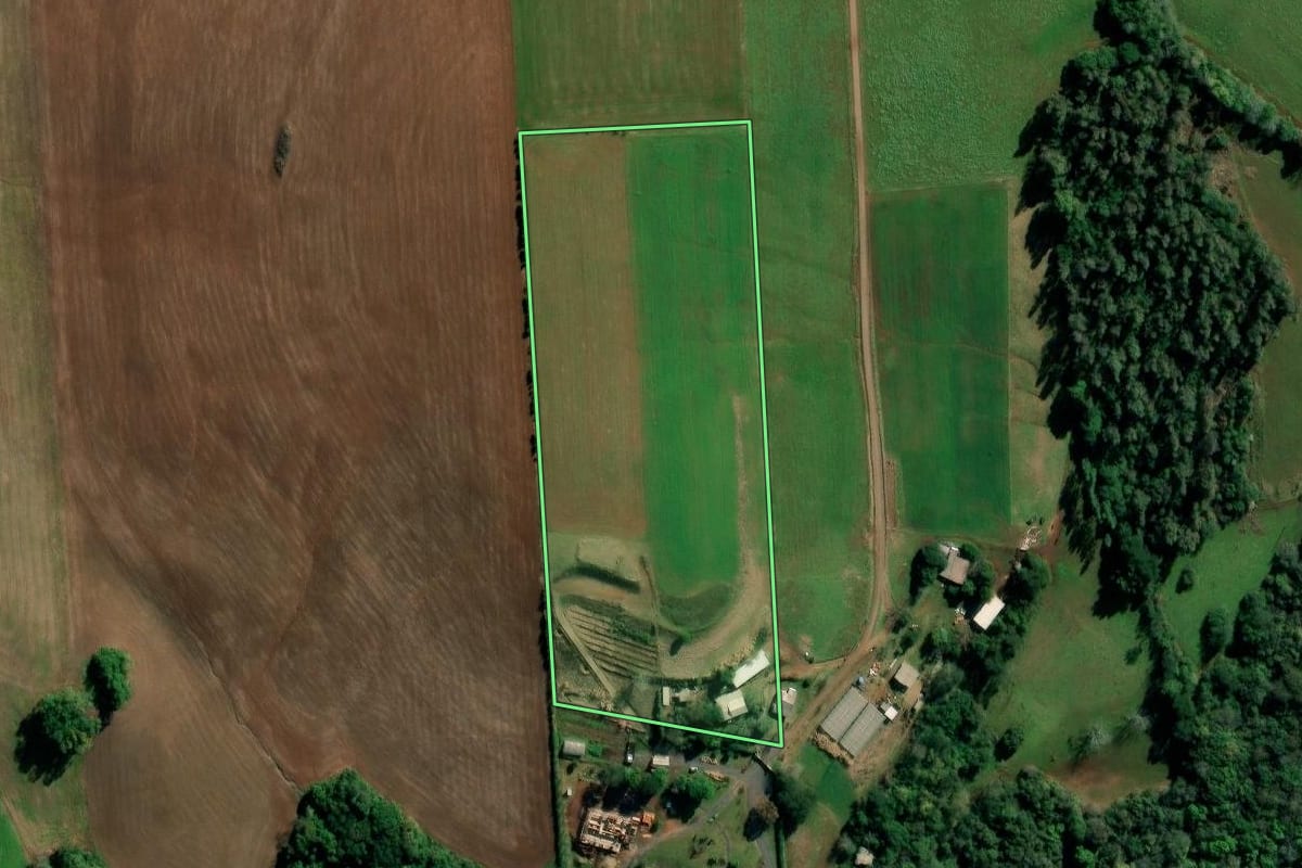 Imagem de satélite do imóvel rural em Ijuí (RS), com o contorno declarado no CAR desenhado por cima.