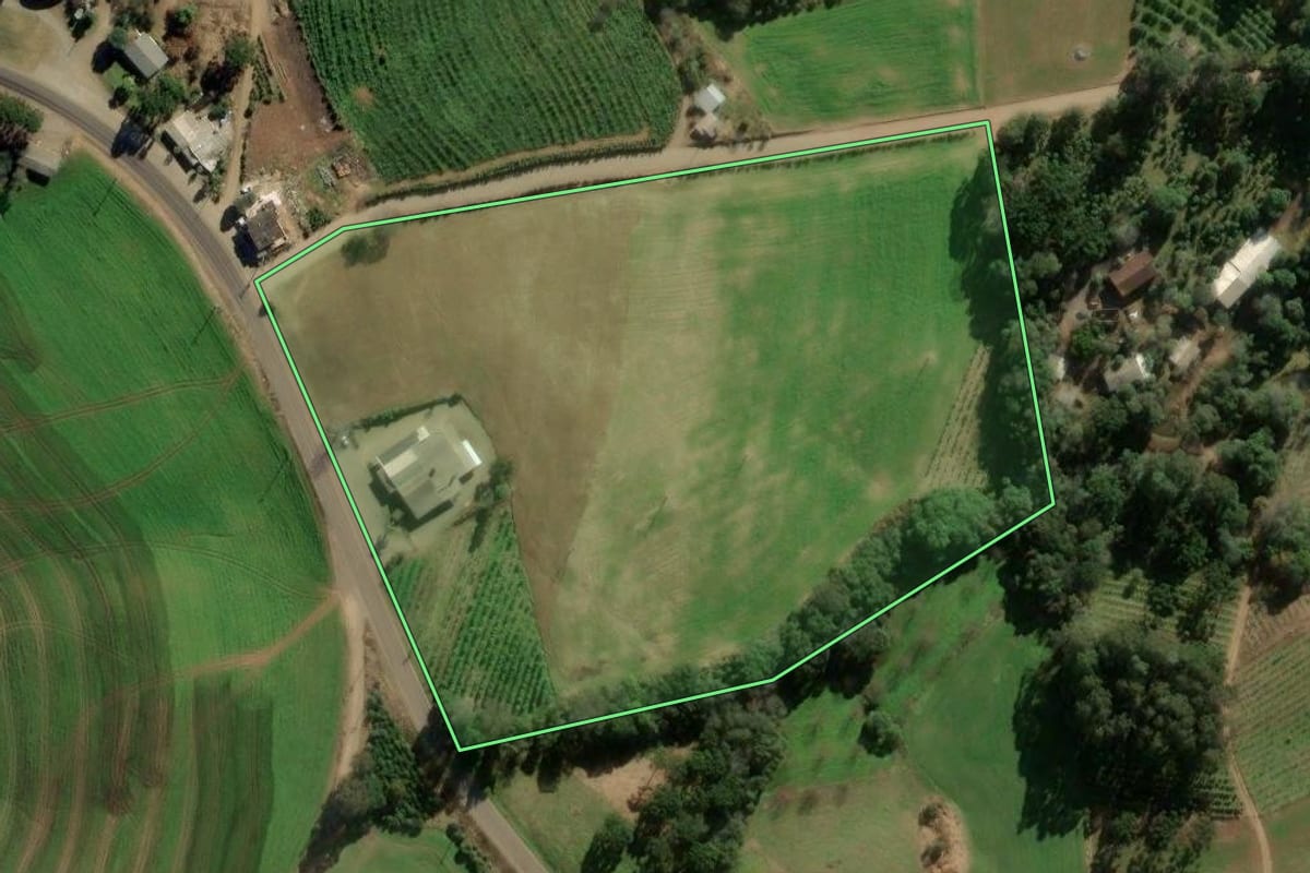 Imagem de satélite do imóvel rural em Ilópolis (RS), com o contorno declarado no CAR desenhado por cima.