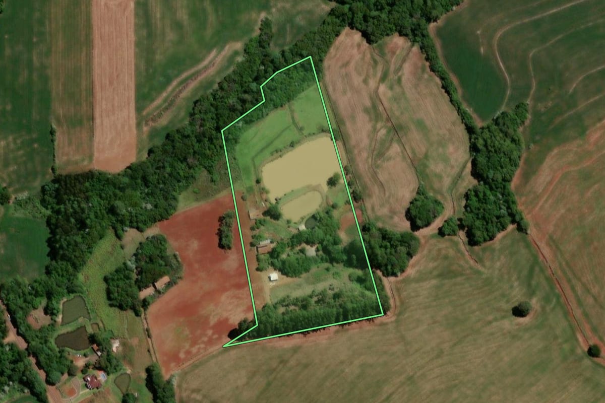 Imagem de satélite do imóvel rural em Independência (RS), com o contorno declarado no CAR desenhado por cima.