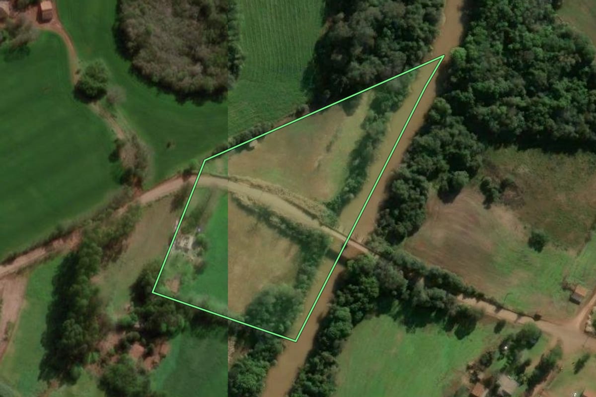 Imagem de satélite do imóvel rural em Independência (RS), com o contorno declarado no CAR desenhado por cima.