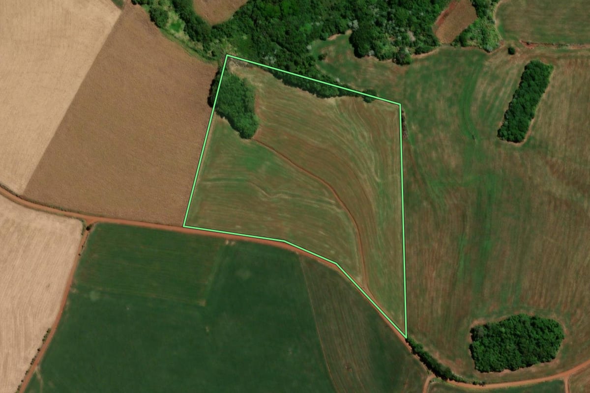 Imagem de satélite do imóvel rural em Independência (RS), com o contorno declarado no CAR desenhado por cima.