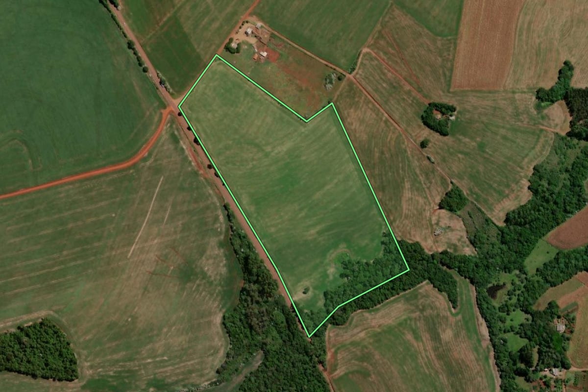 Imagem de satélite do imóvel rural em Independência (RS), com o contorno declarado no CAR desenhado por cima.