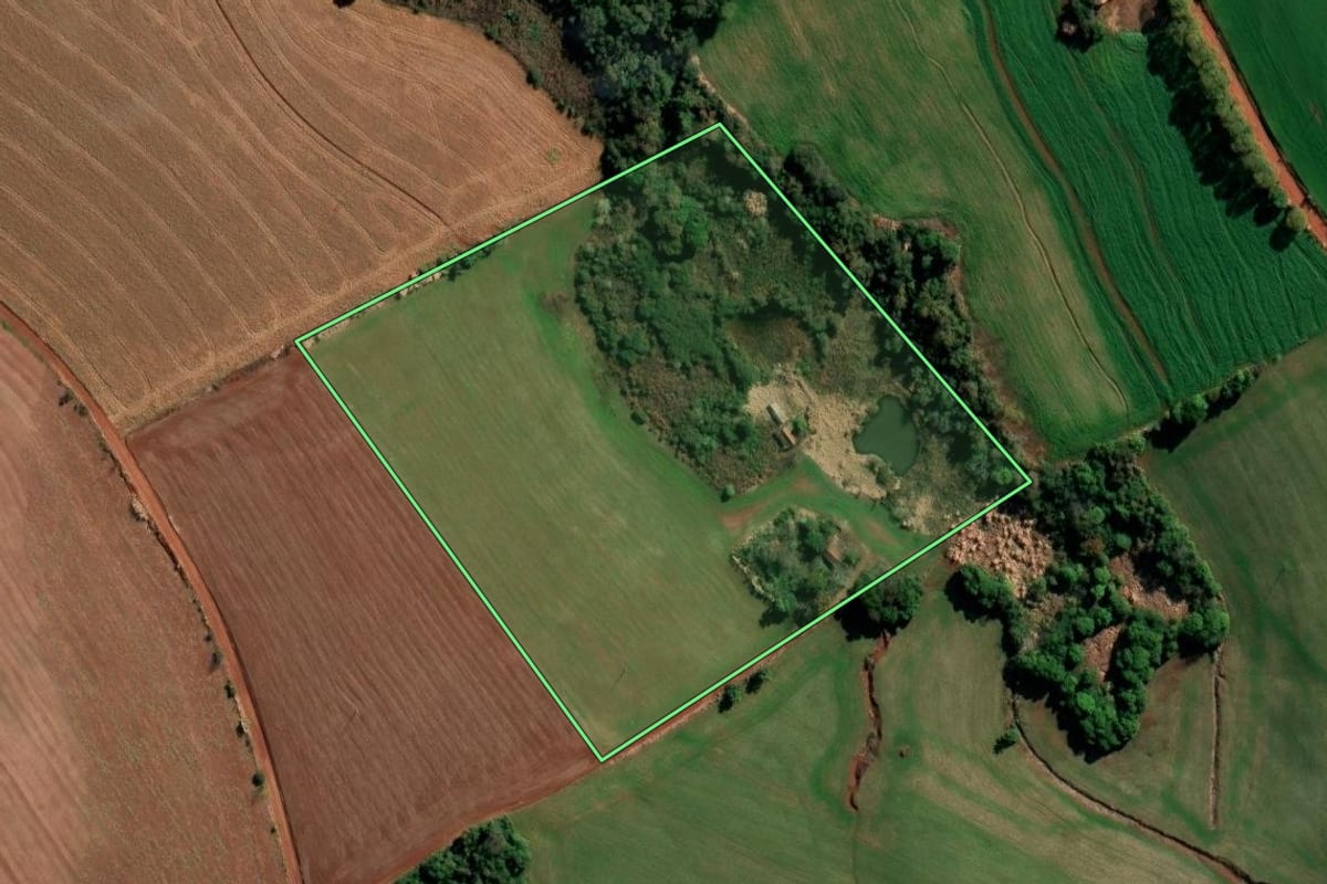 Imagem de satélite do imóvel rural em Inhacorá (RS), com o contorno declarado no CAR desenhado por cima.