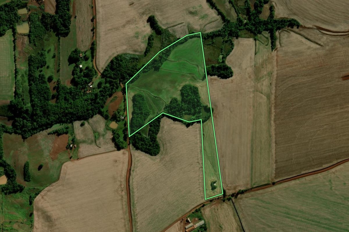 Imagem de satélite do imóvel rural em Inhacorá (RS), com o contorno declarado no CAR desenhado por cima.